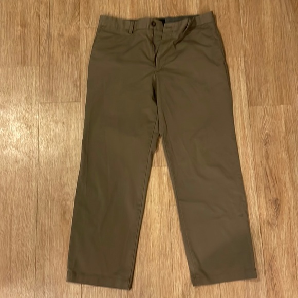Dockers slim fit 34x29 polyester and cotton khakis - Picture 1 of 2